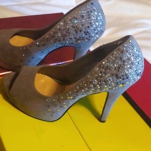 Jessica Simpson  peep toe FUN heel w BLING!